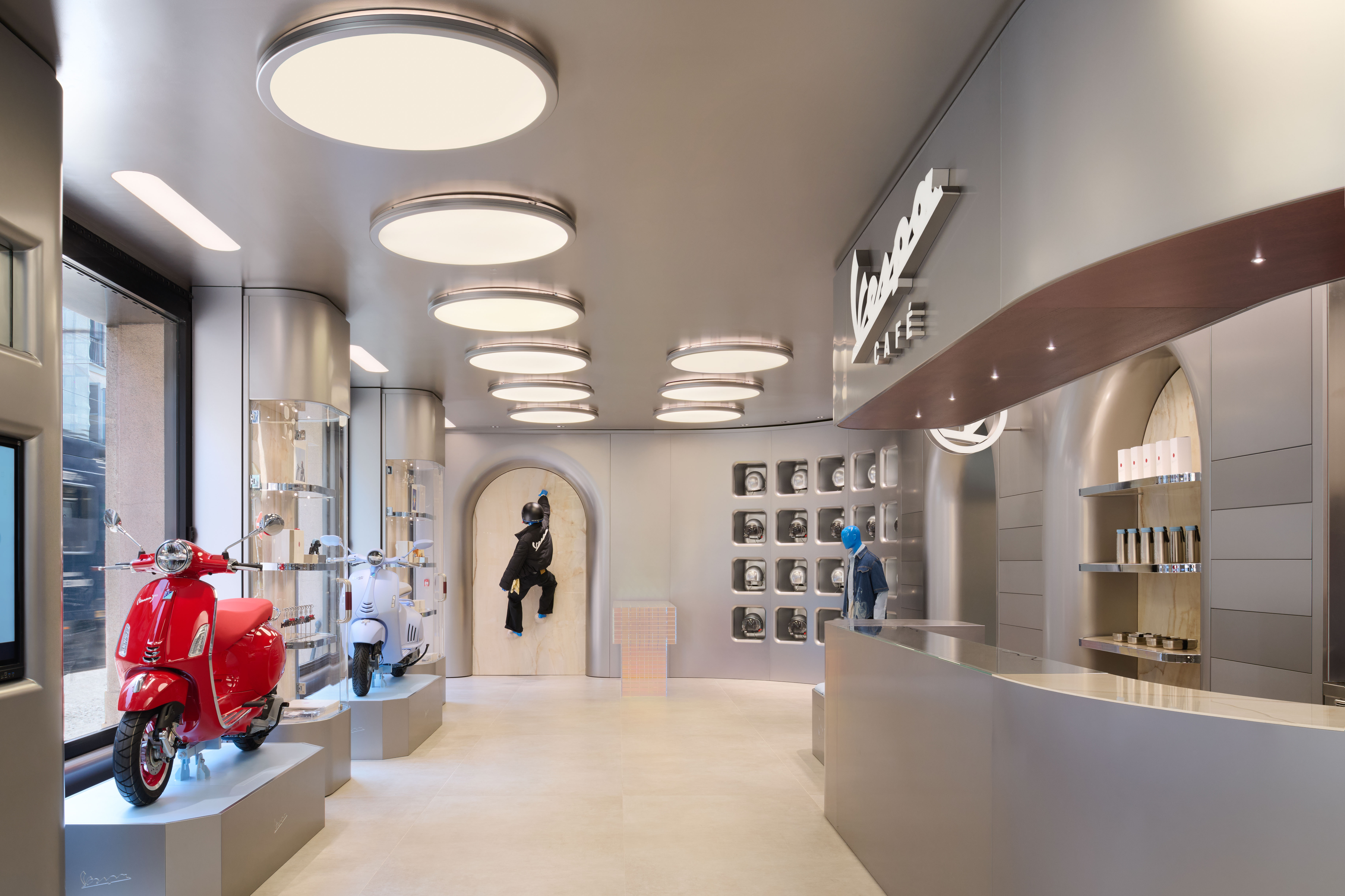 VESPA INAUGURE VESPA THE EMPTY SPACE LORS DE LA FASHION WEEK DE MILAN